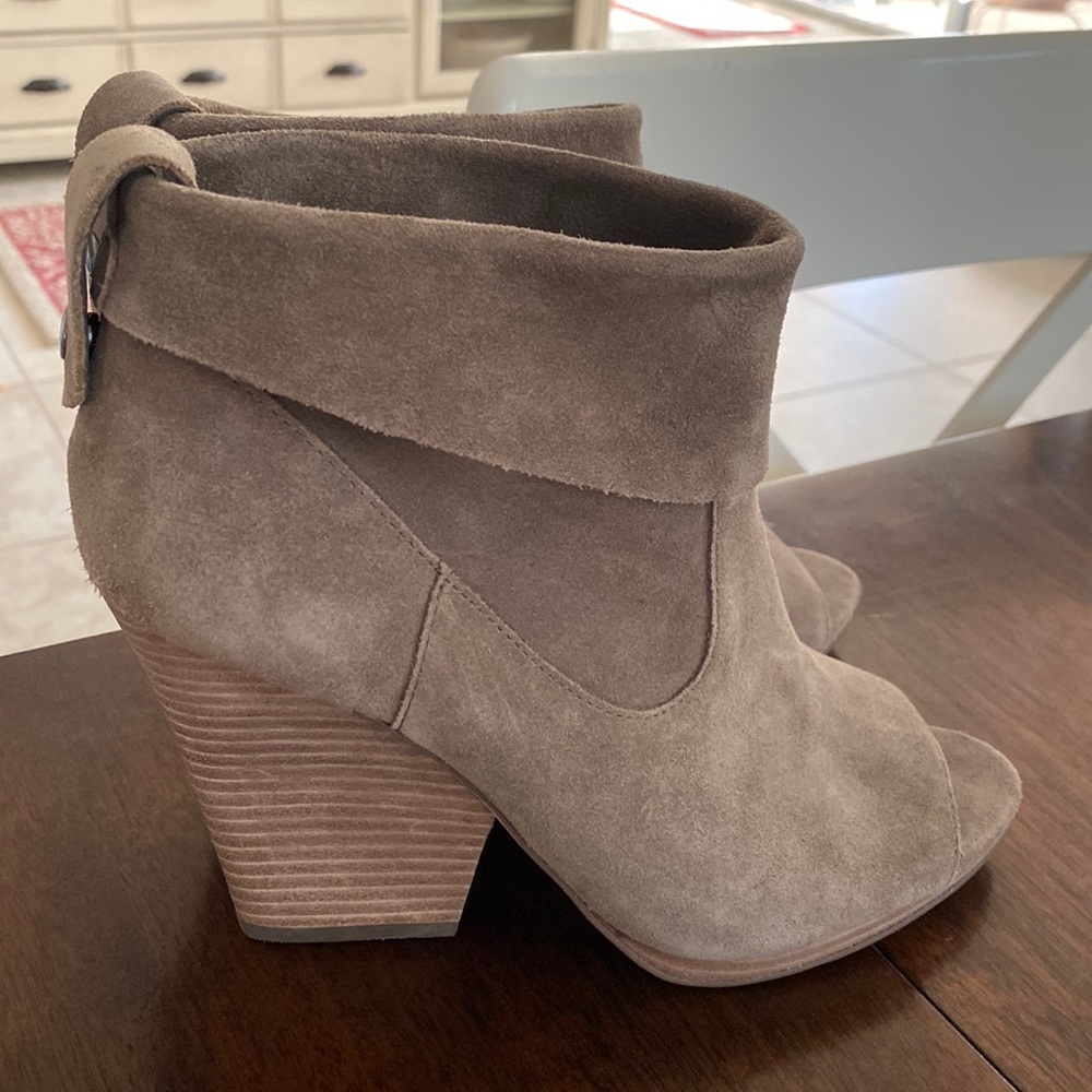 Vince camuto boot/fashion heel